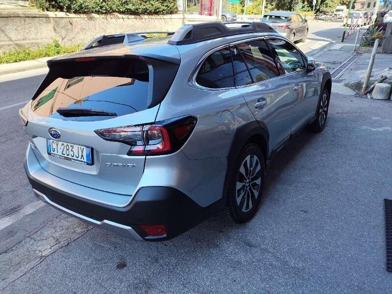 Usata Subaru Outback Premium 169 CV (124 kW) 2025 Grigio met chiaro Station wagon