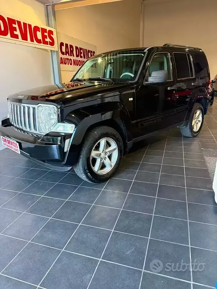 Usata Jeep Cherokee 177 CV (130 kW) 2009 Nero SUV