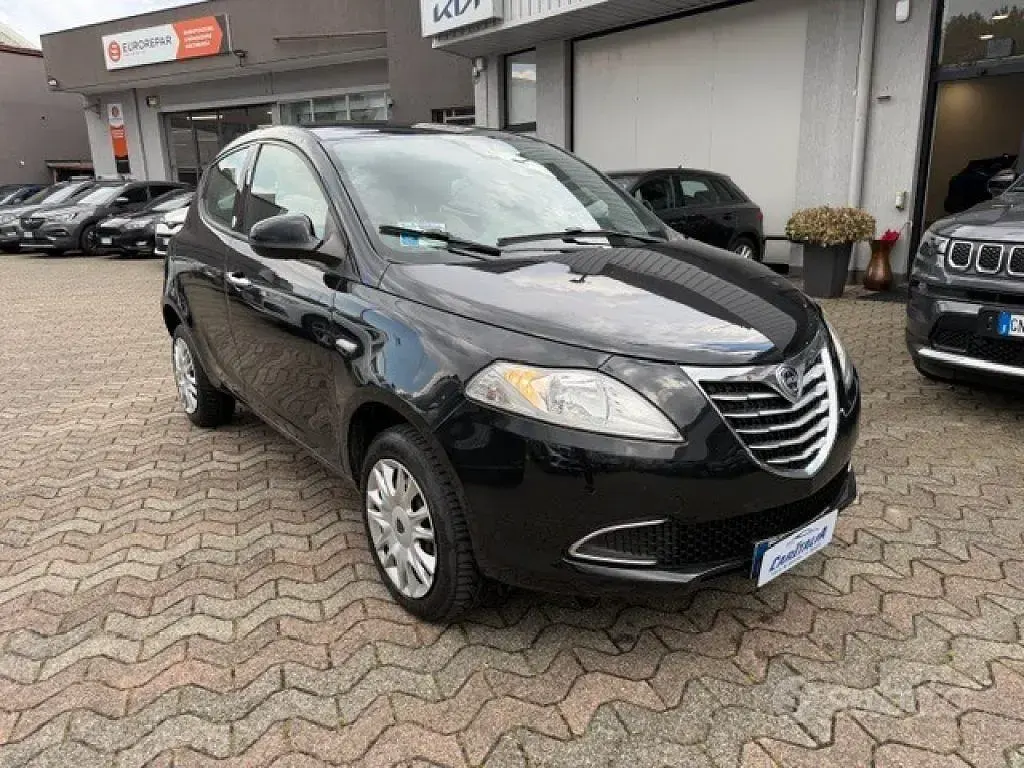 Usata Lancia Ypsilon Gold 84 CV (61 kW) 2015 Nero Utilitaria