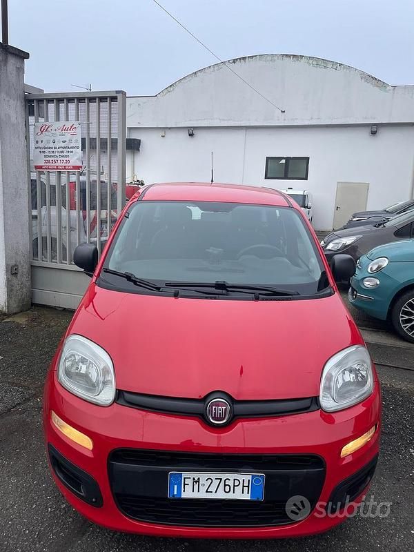 Usata Fiat Panda Lounge 69 CV (50 kW) 2017 Rosso Berlina