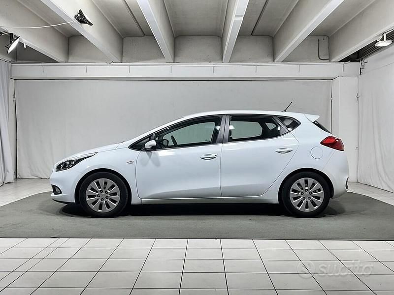 Usata Kia Ceed Active 99 CV (72 kW) 2013 Bianco Utilitaria