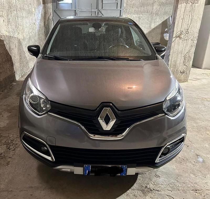 Usata Renault Captur 110 CV (80 kW) 2016 Grigio SUV