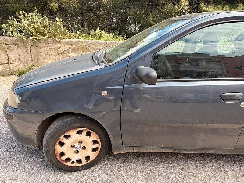 Usata Fiat Punto 2002 Blu Utilitaria