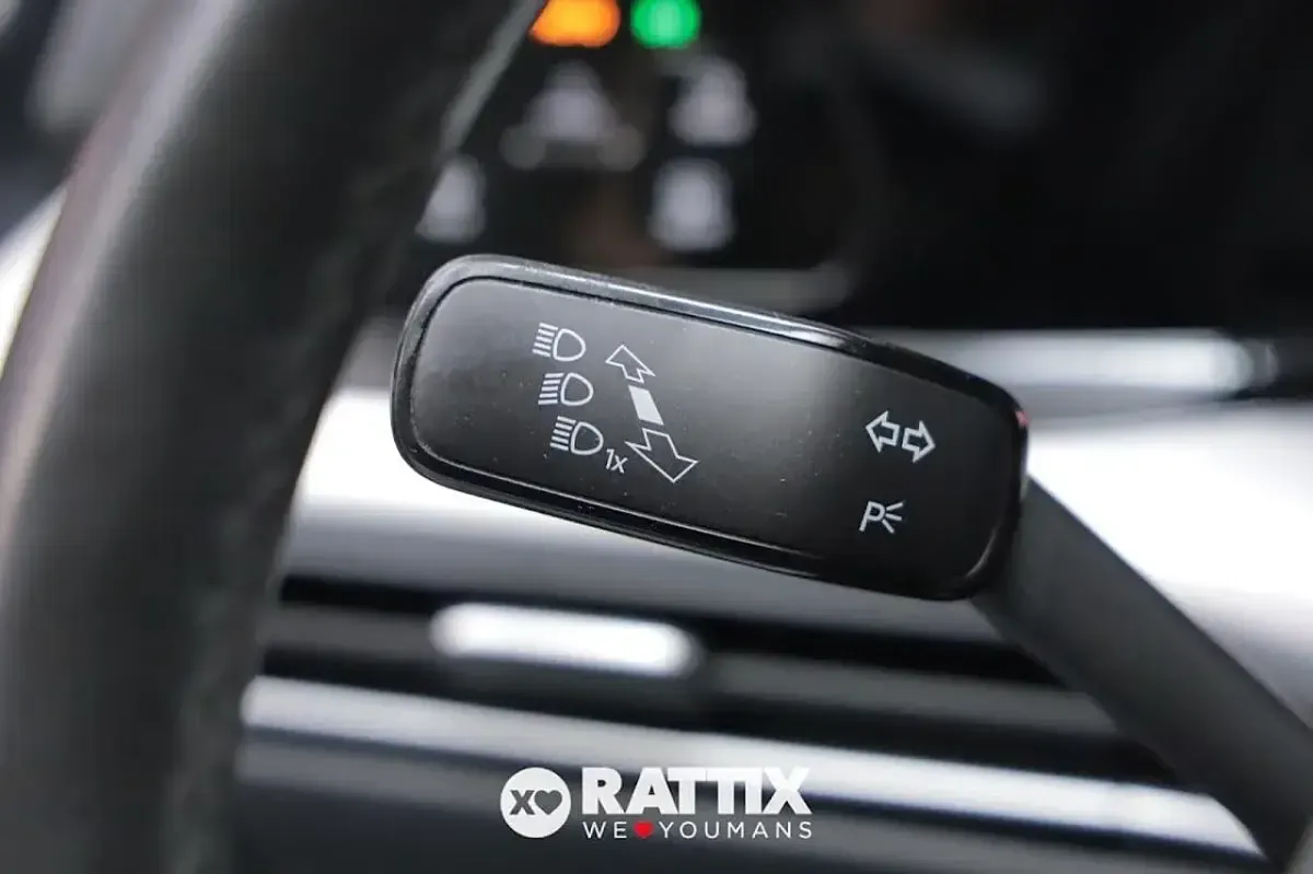Usata VW Golf VII Life 150 CV (110 kW) 2021 Nero Utilitaria