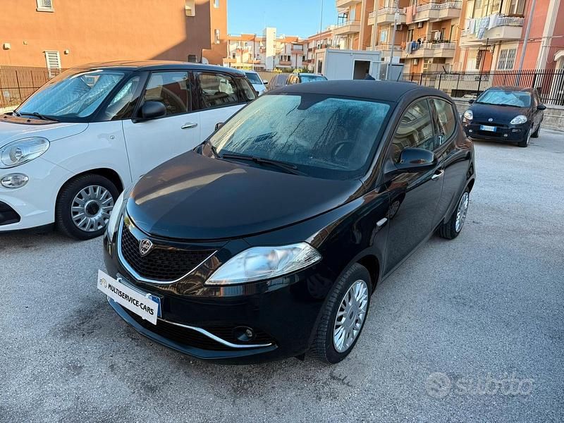 Usata Lancia Ypsilon Gold 69 CV (50 kW) 2018 Nero Utilitaria