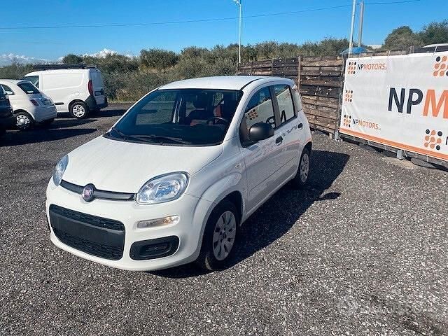 Usata Fiat Panda Lounge 69 CV (50 kW) 2016 Bianco Utilitaria