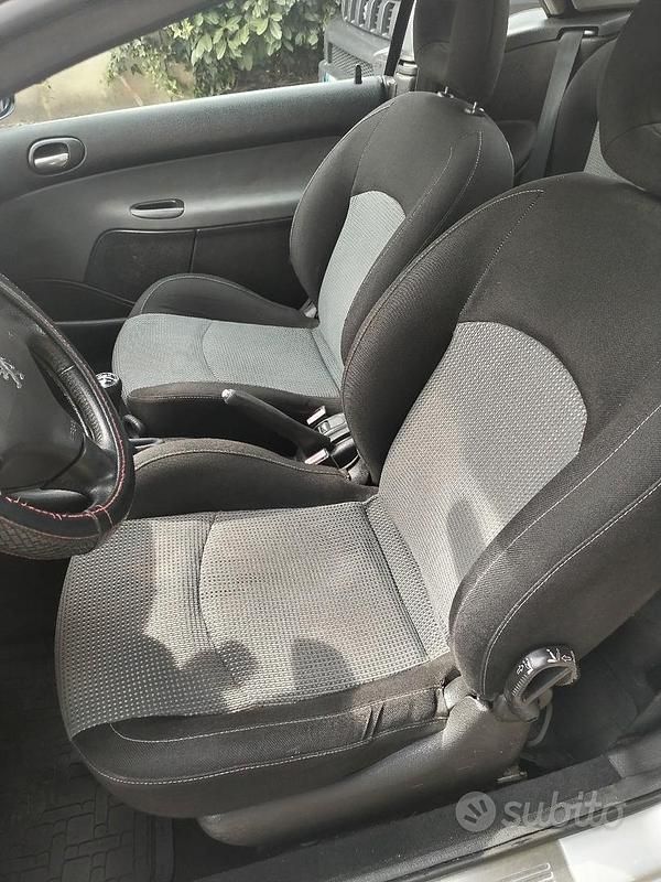 Usata Peugeot 206 CC 109 CV (80 kW) 2003 Grigio Cabrio