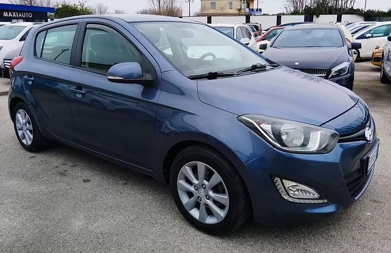 Usata Hyundai i20 85 CV (62 kW) 2012 Blu Utilitaria
