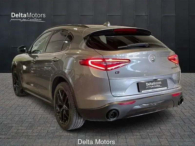 Usata Alfa Romeo Stelvio Tech Edition 190 CV (139 kW) 2019 Grigio scuro metallizzato SUV