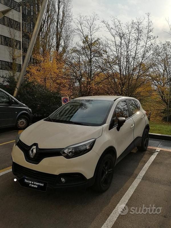 Usata Renault Captur 90 CV (66 kW) 2016 Beige SUV