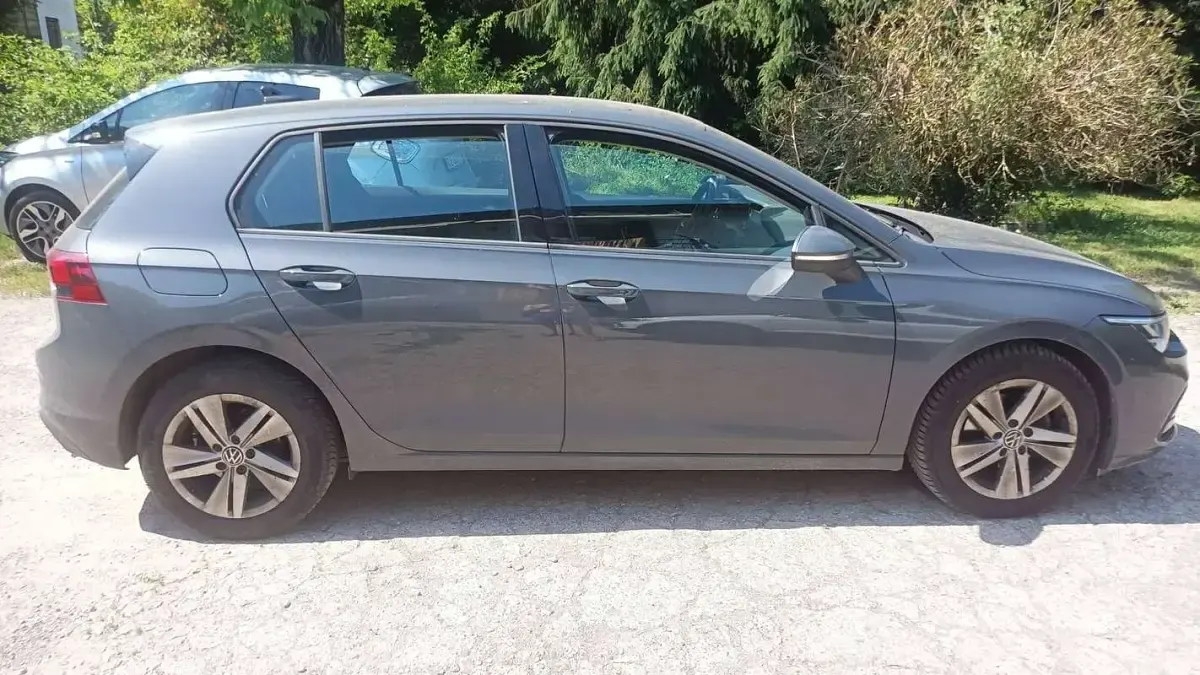 Usata VW Golf VIII Life 116 CV (85 kW) 2021 Grigio Berlina