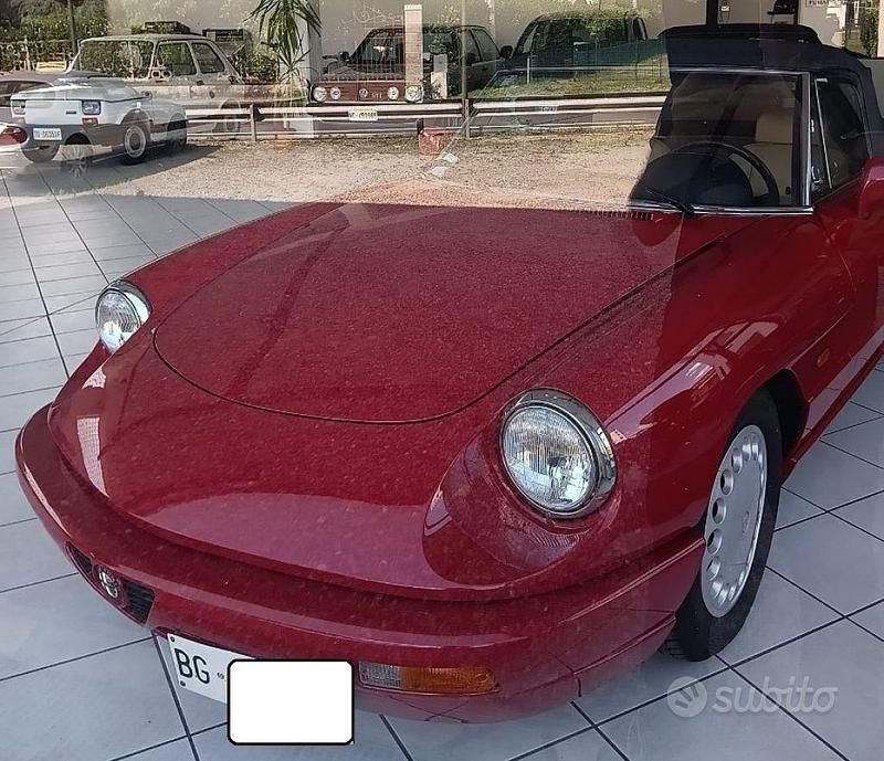 Usata Alfa Romeo Spider 109 CV (80 kW) 1991 Rosso Cabrio