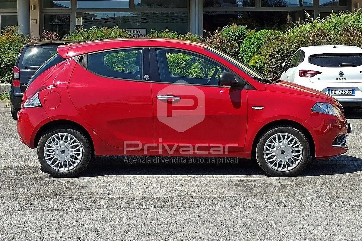 Usata Lancia Ypsilon Silver 69 CV (50 kW) 2016 Rosso Utilitaria