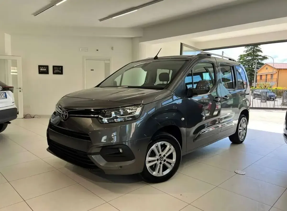 Gebraucht Toyota Proace Verso City 102 PS (75 kW) 2022 Grau Kombi