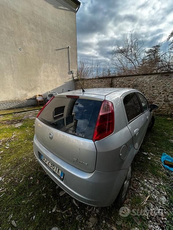 Usata Fiat Grande Punto Active 75 CV (55 kW) 2007 Grigio Utilitaria