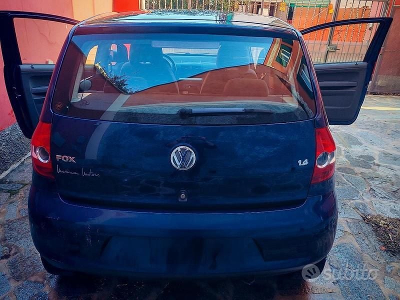 Usata VW Fox 75 CV (55 kW) 2006 Blu Utilitaria