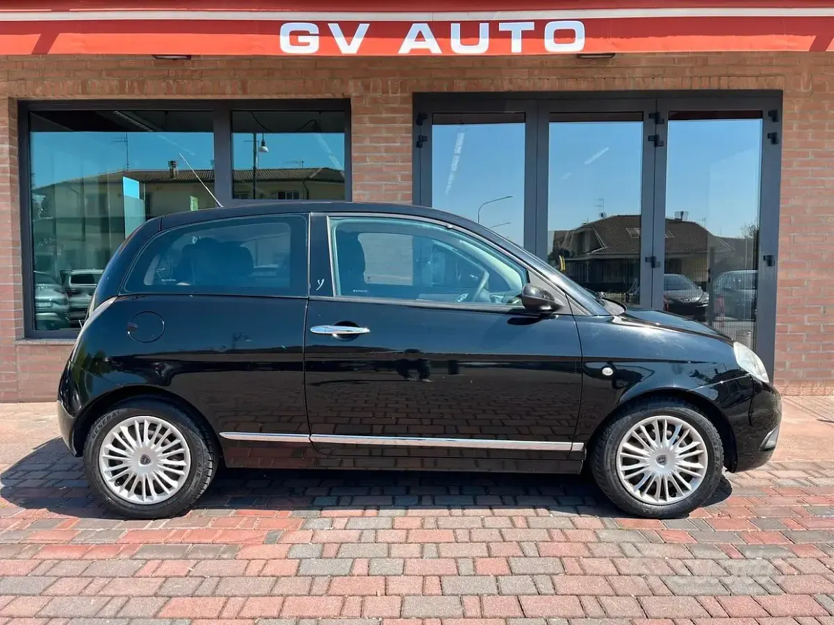 Usata Lancia Ypsilon 60 CV (44 kW) 2008 Nero Utilitaria