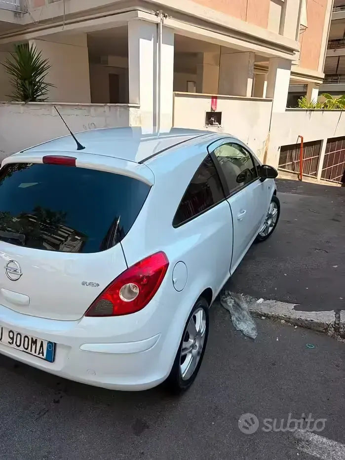 Usata Opel Corsa 86 CV (63 kW) 2011 Bianco Utilitaria