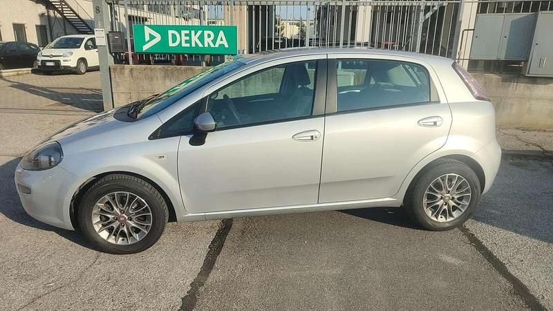 Usata Fiat Punto Lounge 95 CV (69 kW) 2012 Grigio Utilitaria