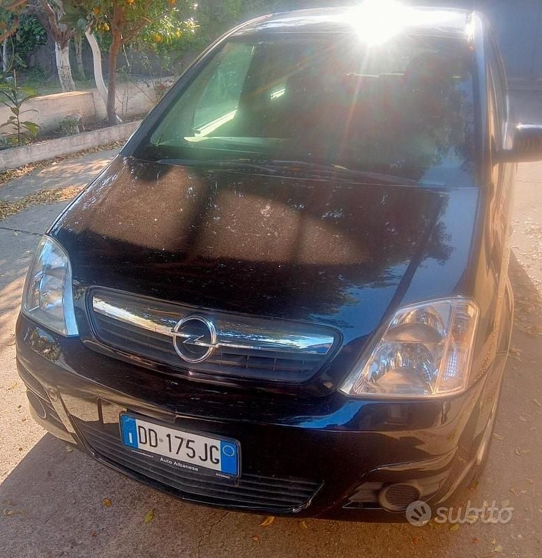 Begagnad Opel Meriva 75 HK (55 kW) 2007 Svart Minibuss