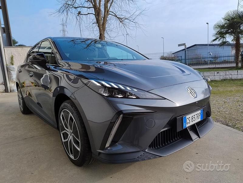 Usata MG MG4 EV Luxury 150 kW (204 CV) 2024 Grigio Utilitaria