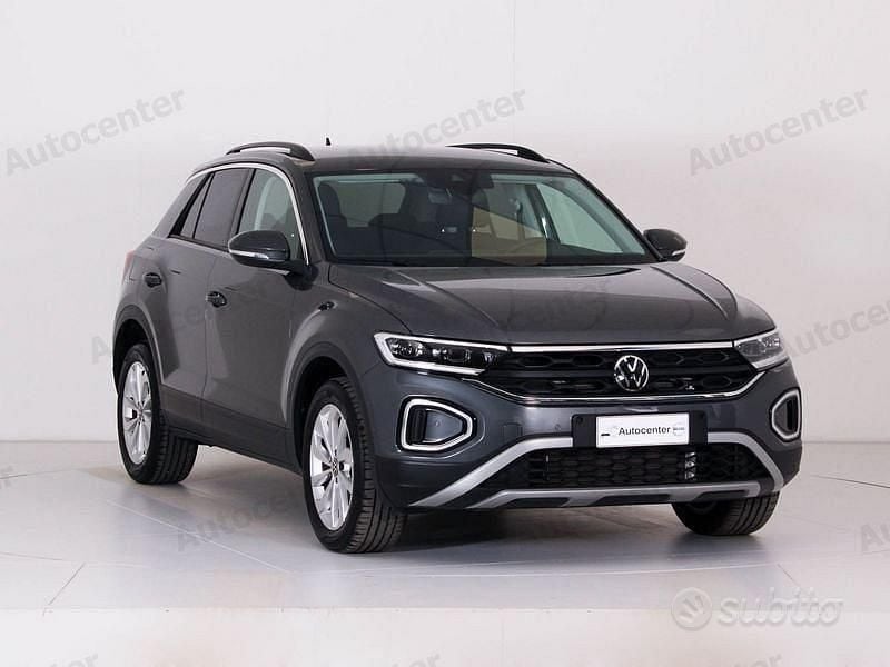 Usata VW T-Roc 150 CV (110 kW) 2024 Grigio SUV