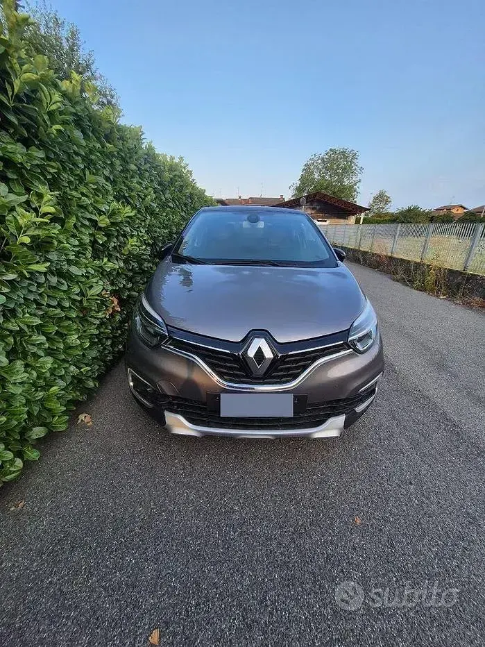 Usata Renault Captur 90 CV (66 kW) 2019 Grigio SUV