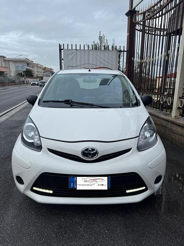 Usata Toyota Aygo Connect Style 67 CV (49 kW) 2012 Bianco Utilitaria