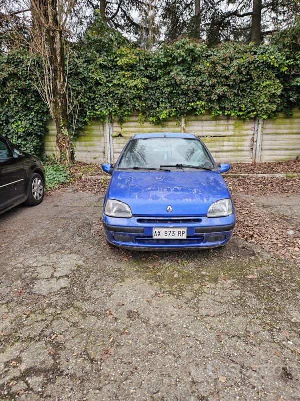 Usata Renault Clio II 58 CV (42 kW) 1998 Blu Berlina