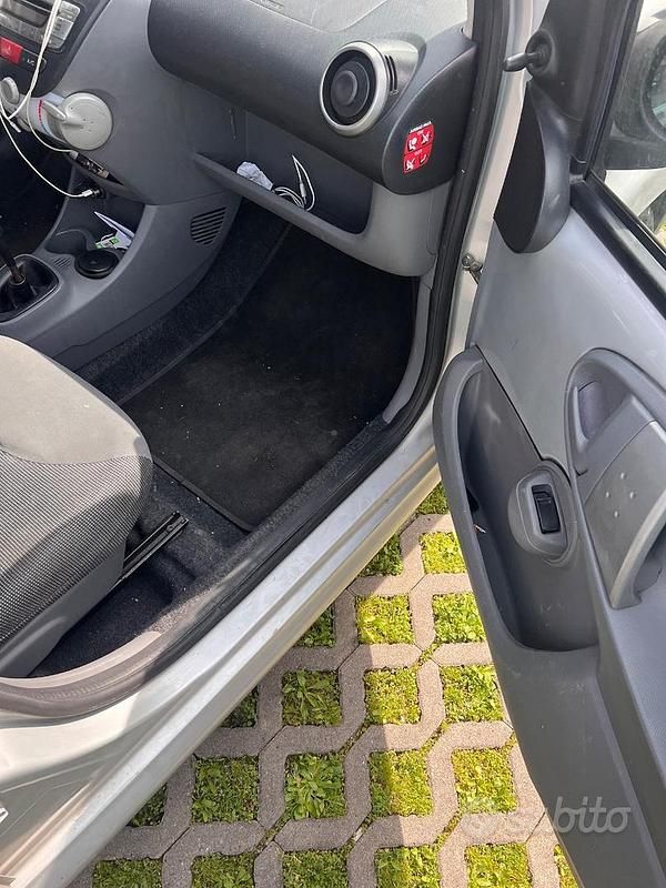 Usata Peugeot 107 68 CV (50 kW) 2007 Grigio Utilitaria