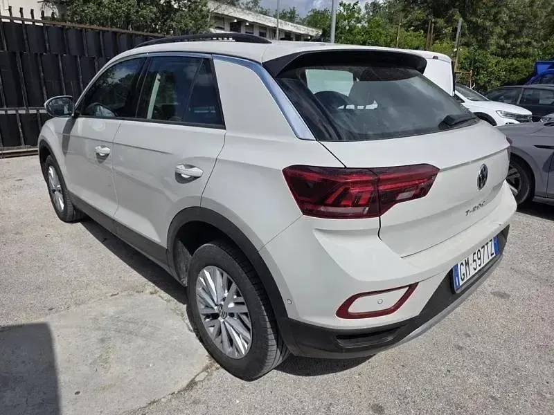 Usata VW T-Roc Life 110 CV (80 kW) 2023 Ascot gray SUV