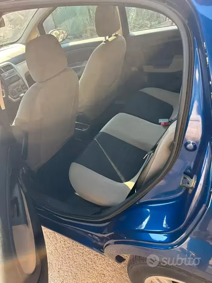 Usata Fiat Grande Punto 77 CV (56 kW) 2005 Bluazzurro Utilitaria