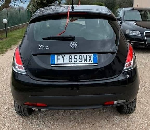 Usata Lancia Ypsilon 69 CV (50 kW) 2019 Nero Utilitaria