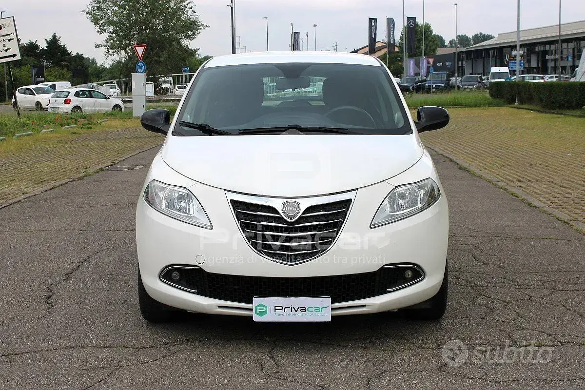 Usata Lancia Ypsilon Gold 85 CV (62 kW) 2012 Bianco Utilitaria
