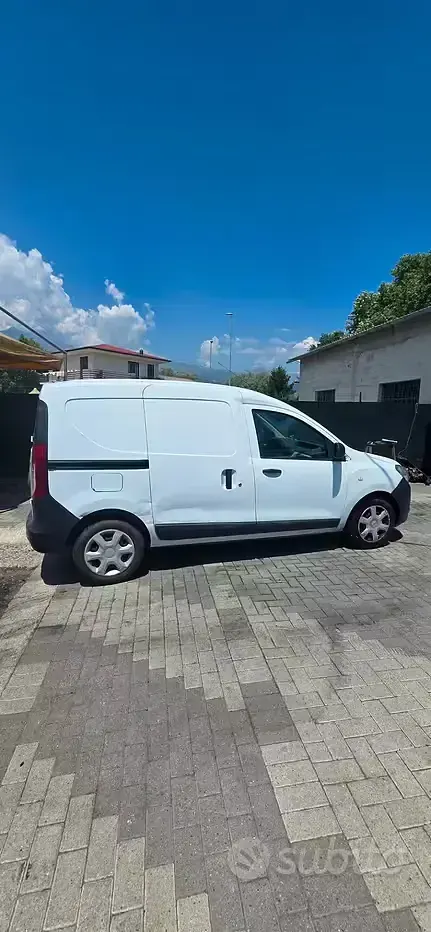 Usata Dacia Dokker Ambiance 82 CV (60 kW) 2015 Bianco Monovolume