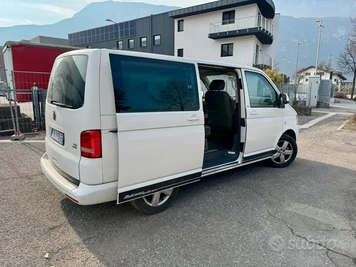 Usata VW Multivan 180 CV (132 kW) 2012 Bianco Monovolume