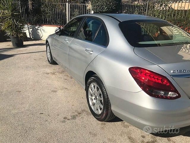 Usata Mercedes C180 116 CV (85 kW) 2019 Grigio Berlina