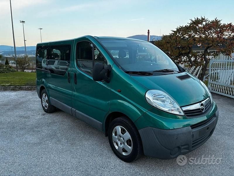 Usata Opel Vivaro 115 CV (84 kW) 2012 Bianco Monovolume