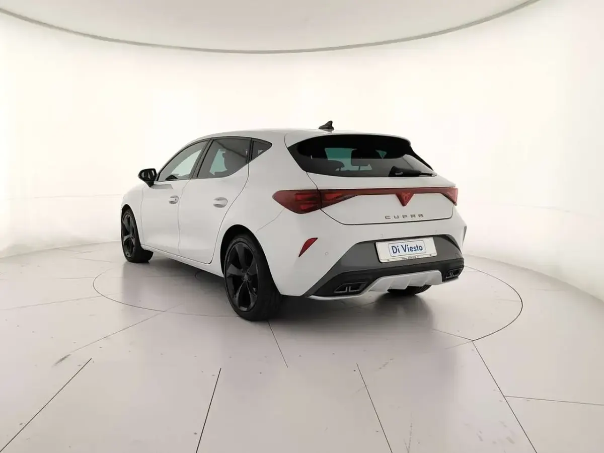 Usata Cupra Leon 150 CV (110 kW) 2025 Bianco nevada Berlina