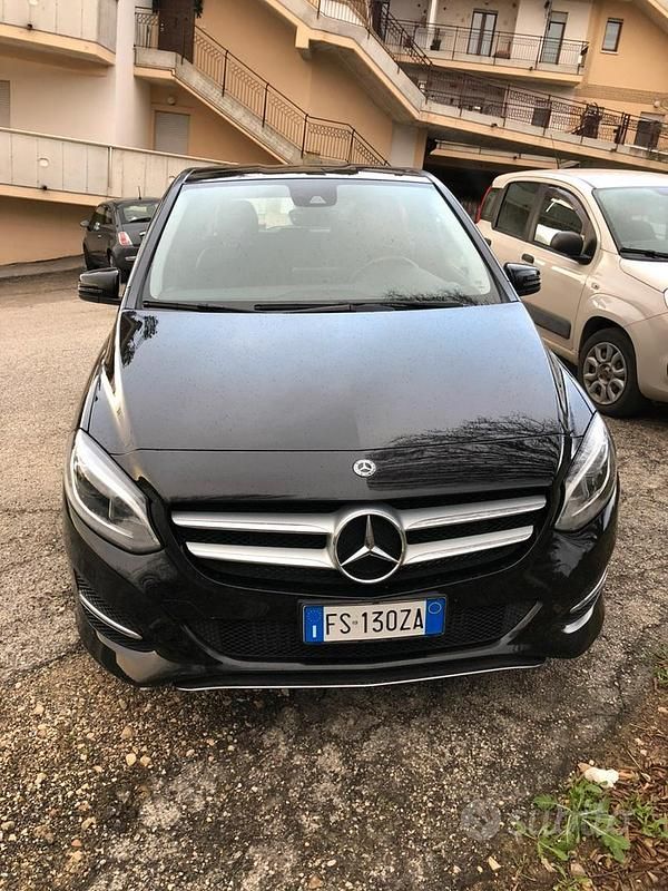 Usata Mercedes B200 136 CV (100 kW) 2018 Nero Monovolume