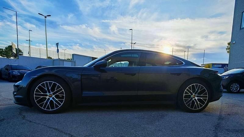 Usata Porsche Taycan 139 kW (190 CV) 2021 Bronzo Berlina