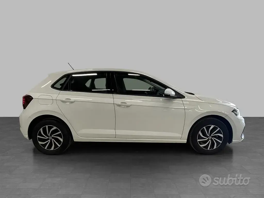 Usata VW Polo Life 95 CV (69 kW) 2023 Pure white Utilitaria