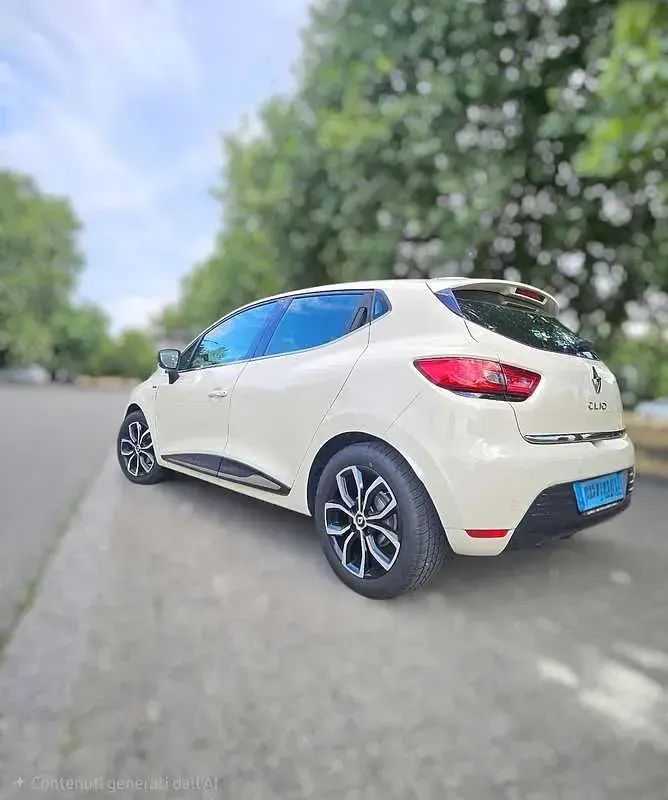 Usata Renault Clio IV 73 CV (53 kW) 2018 Beige Berlina