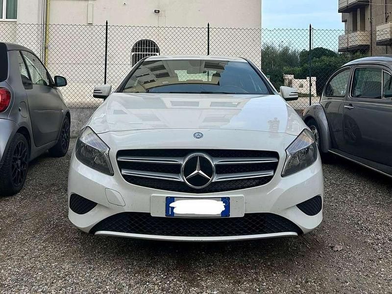 Bianco Usata 2014 Mercedes A160 Tre volumi | 10.500 € (Super prezzo) - Immagine 1/4