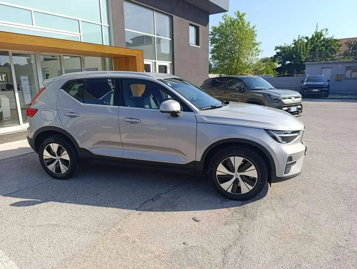 Usata Volvo XC40 Core 211 CV (155 kW) 2023 Argento SUV