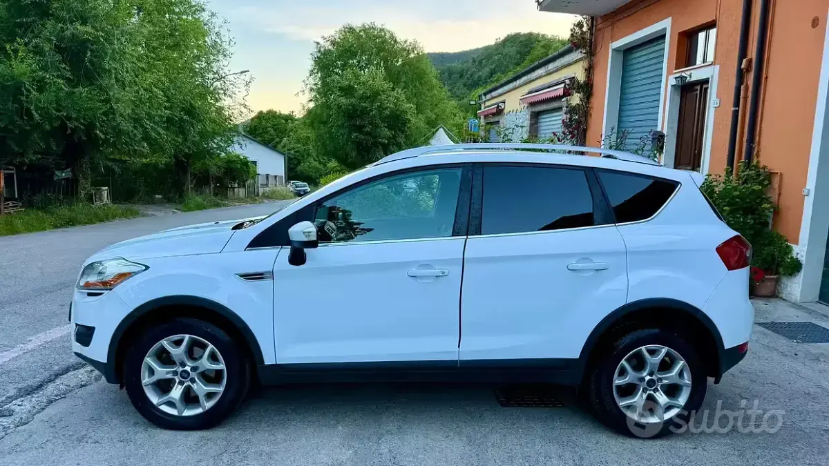 Usata Ford Kuga 140 CV (102 kW) 2011 Bianco SUV