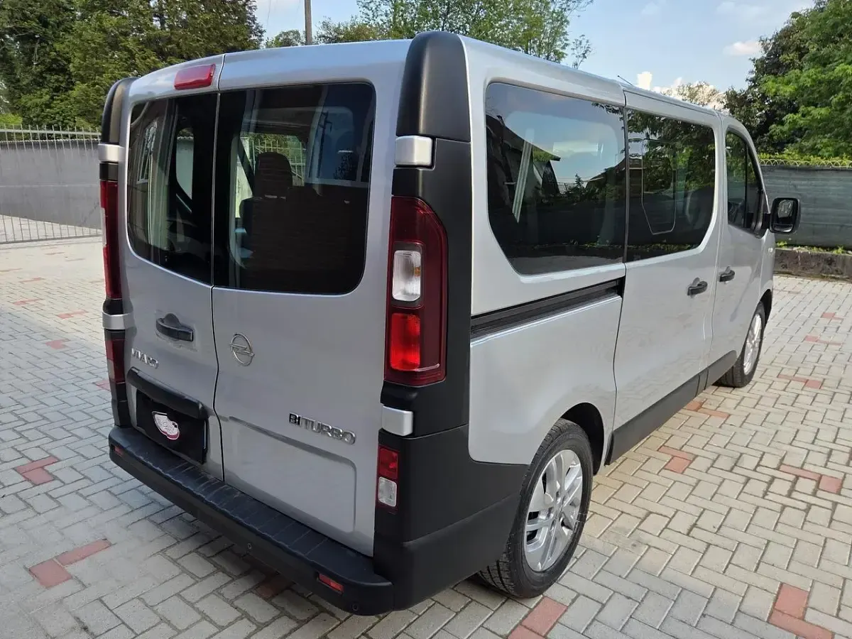 Usata Opel Vivaro S 125 CV (91 kW) 2017 Argento Monovolume
