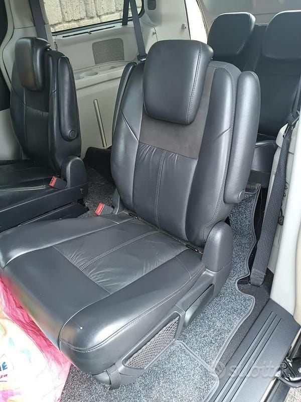 Usata Chrysler Grand Voyager 163 CV (119 kW) 2008 Nero Monovolume