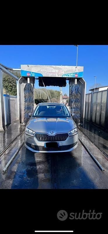 Grigio Usata 2019 Skoda Fabia Ambition Tre volumi | 7500 € (Buon prezzo) - Immagine 1/4