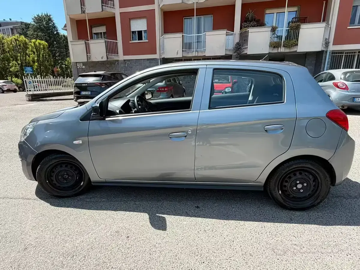 Usata Mitsubishi Space Star Invite 71 CV (52 kW) 2018 Grigio Utilitaria
